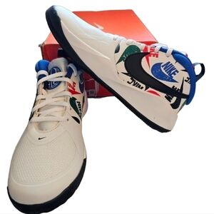 Nike Team Hustle D10 Basketball Shoes White Black Royal Blue Big Kids Size 5 NEW